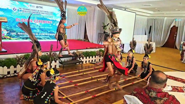 La danse des bambou... attention les chevilles