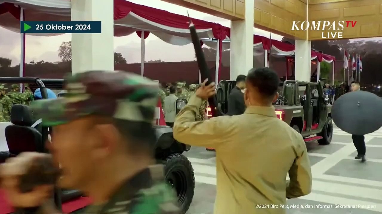 Hujan-Hujanan! Prabowo Cek Pasukan Parade Senja di Akmil Magelang