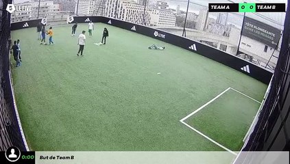 25/10 à 16:52 - Football Extérieur adidas (LeFive P18)