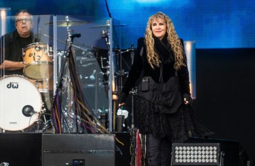 Stevie Nicks sufría alucinaciones de tipo psicodélico que revelaron su enfermedad ocular