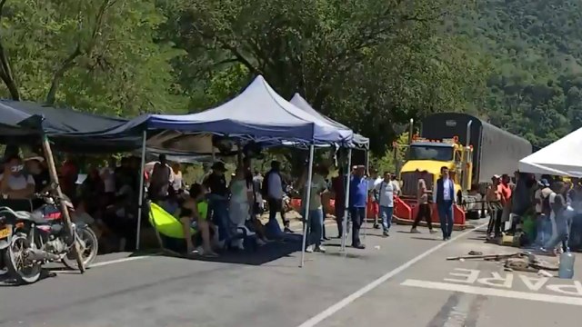 Queremos trabajar, no queremos estar acá : mineros en la vía Panamericana a la espera de reunión con el Gobierno