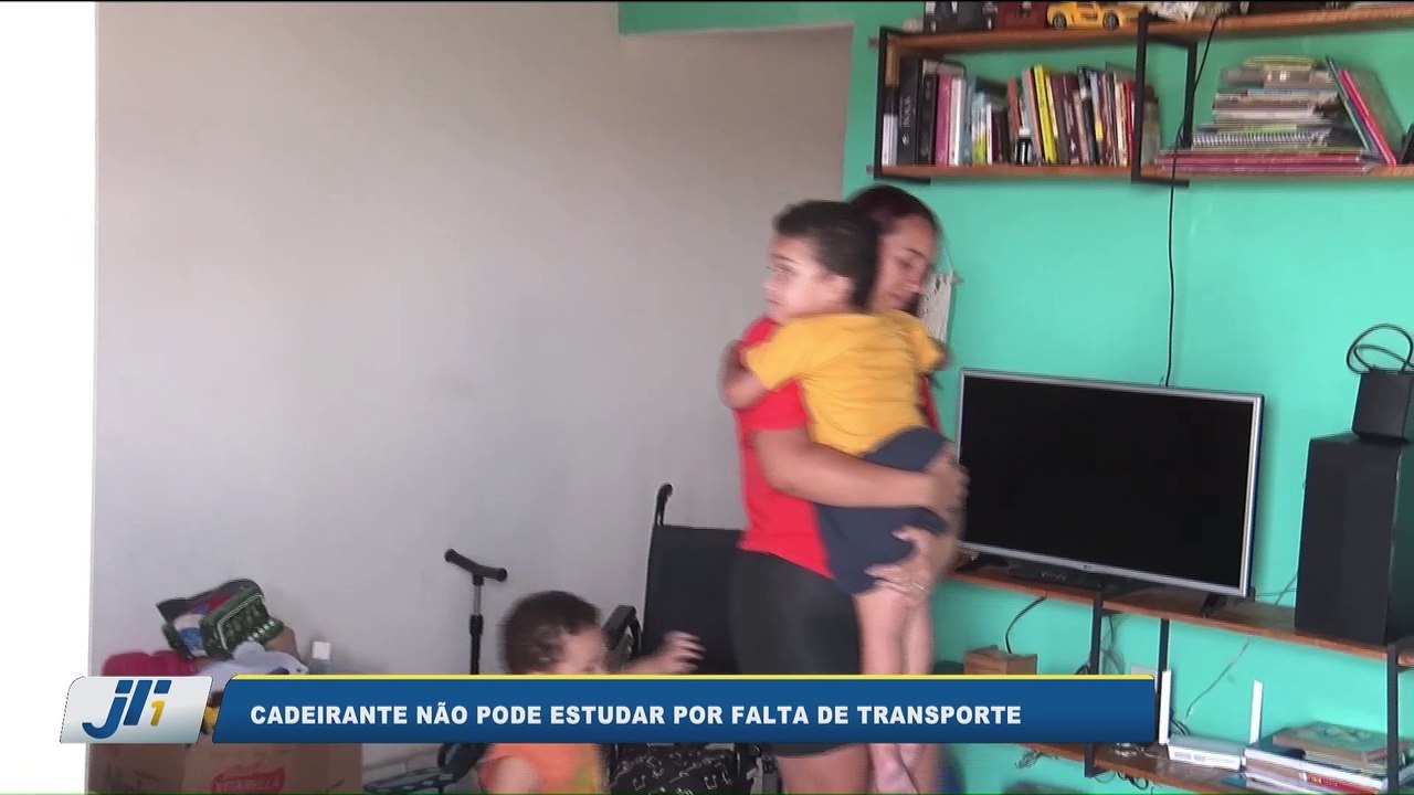 Cadeirante não pode estudar por falta de transporte