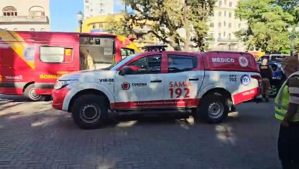 Homem em situação de rua leva paulada na cabeça e fica em estado gravíssimo em praça de Curitiba