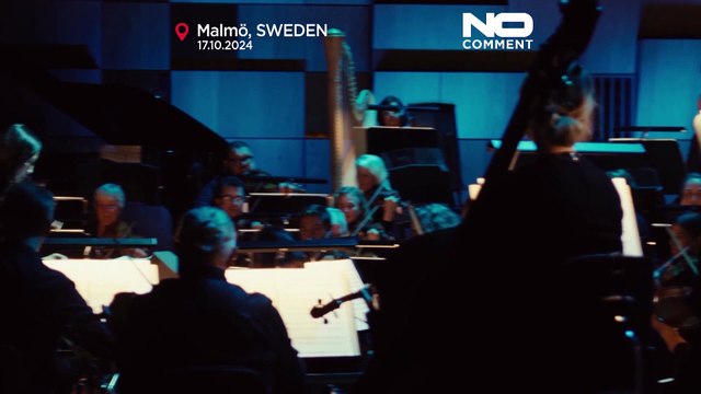 Estreia mundial: violoncelista robô toca pela primeira vez com orquestra sinfónica