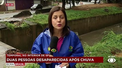 Jovens são arrastados por enxurrada no interior de SP