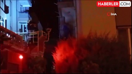 Konya'da Balkonda Mahsur Kalan Kedi Kurtarıldı