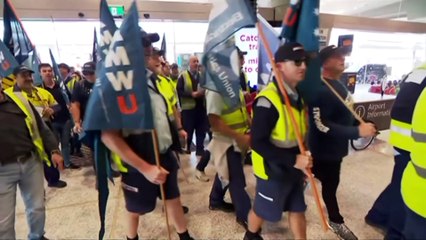 Qantas may have made up with shareholders, but it has a long way to go to repair its reputation