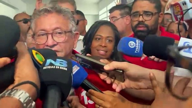 Caetano acusa prefeitura de Camaçari de agiotagem