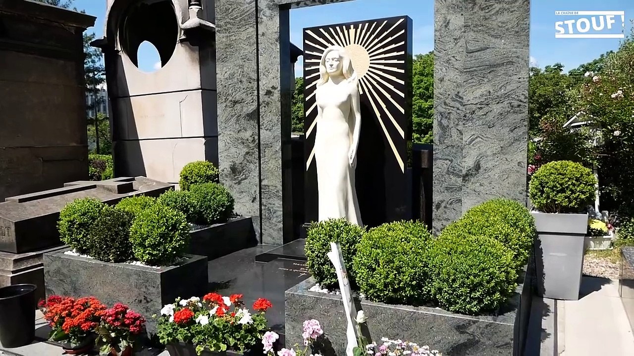 Hommage à Dalida  Sa sépulture. Ses robes. Sa maison