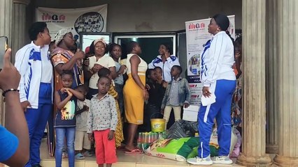 Visite  des femmes de la SODEVAM su foyer Marche En Avant.