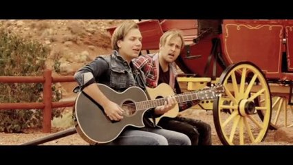 In anteprima il video "Say Something" dei Blonde Brothers