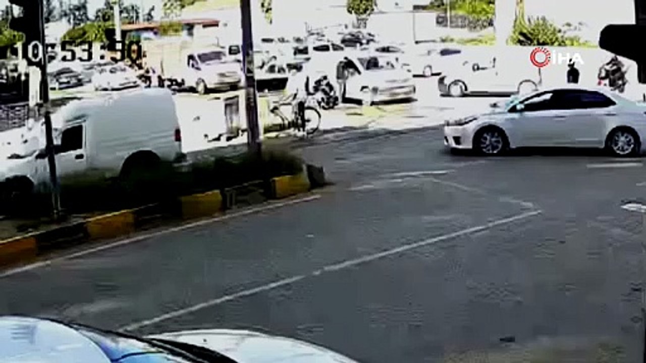 İnsanlık ne hallere eldi! Tartıştığı kişileri aracıyla ezmeye çalıştı