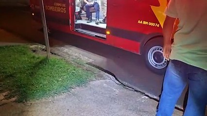 Motociclista fica ferido ao colidir em carro estacionado no Periolo
