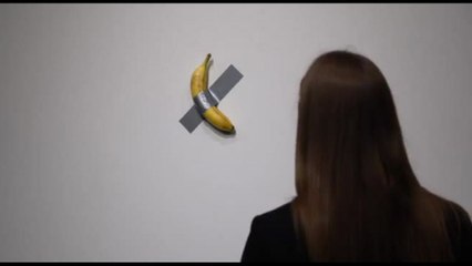 "Comedian", la banana appiccicata di Cattelan, all'asta da Sotheby's