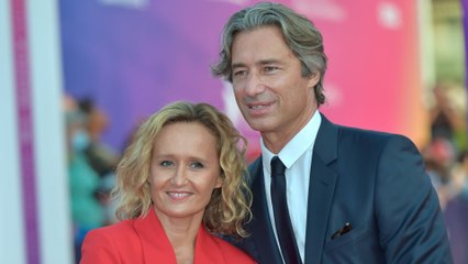 GALA VIDEO - Caroline Roux se confie sur sa famille recomposée avec Laurent Solly : “Les deux grandes ne sont plus à Paris”