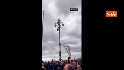Le Frecce Tricolori in volo su Trieste per i 70 dal ritorno della citt? all'Italia