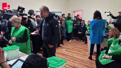 Gürcistan'da halk, parlamento seçimi için sandığa gitti