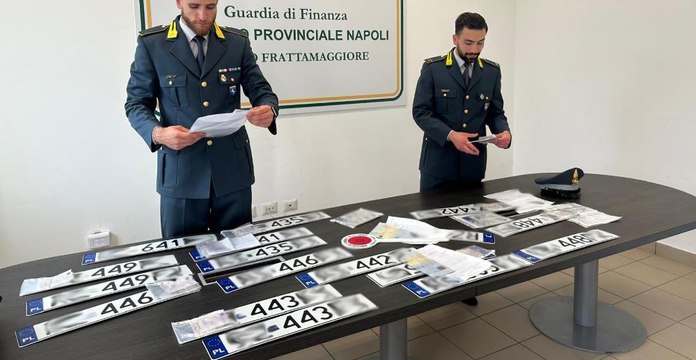 Truffe assicurative, sequestrate targhe polacche nel Napoletano: denunciato titolare agenzia (26.10.24)