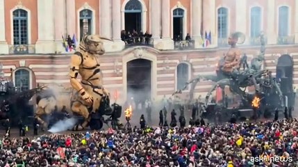 A Tolosa la gigantesca Donna-scorpione incontra il Minotauro