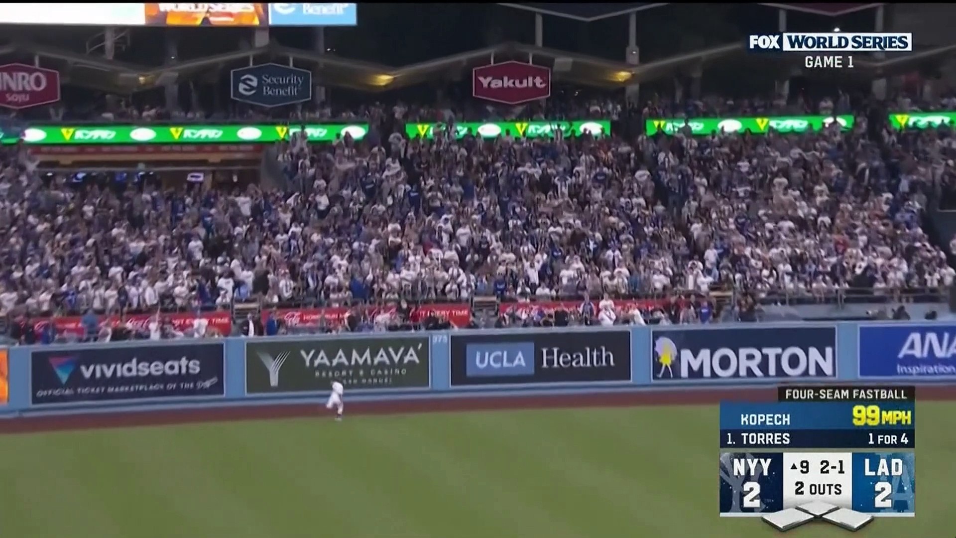 Dodgers vs Yankees: Spectator makes great catch in fan interference incident 