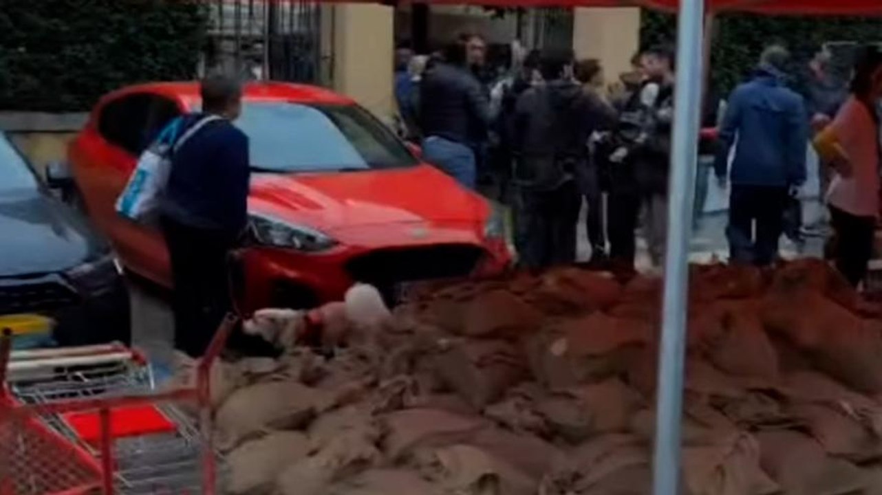 Alluvione a Bologna: la situazione nei pressi dello stadio questa mattina