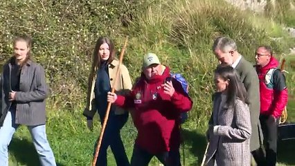 La Familia Real entrega el Premio al Pueblo Ejemplar de Asturias 2024 derrochando complicidad