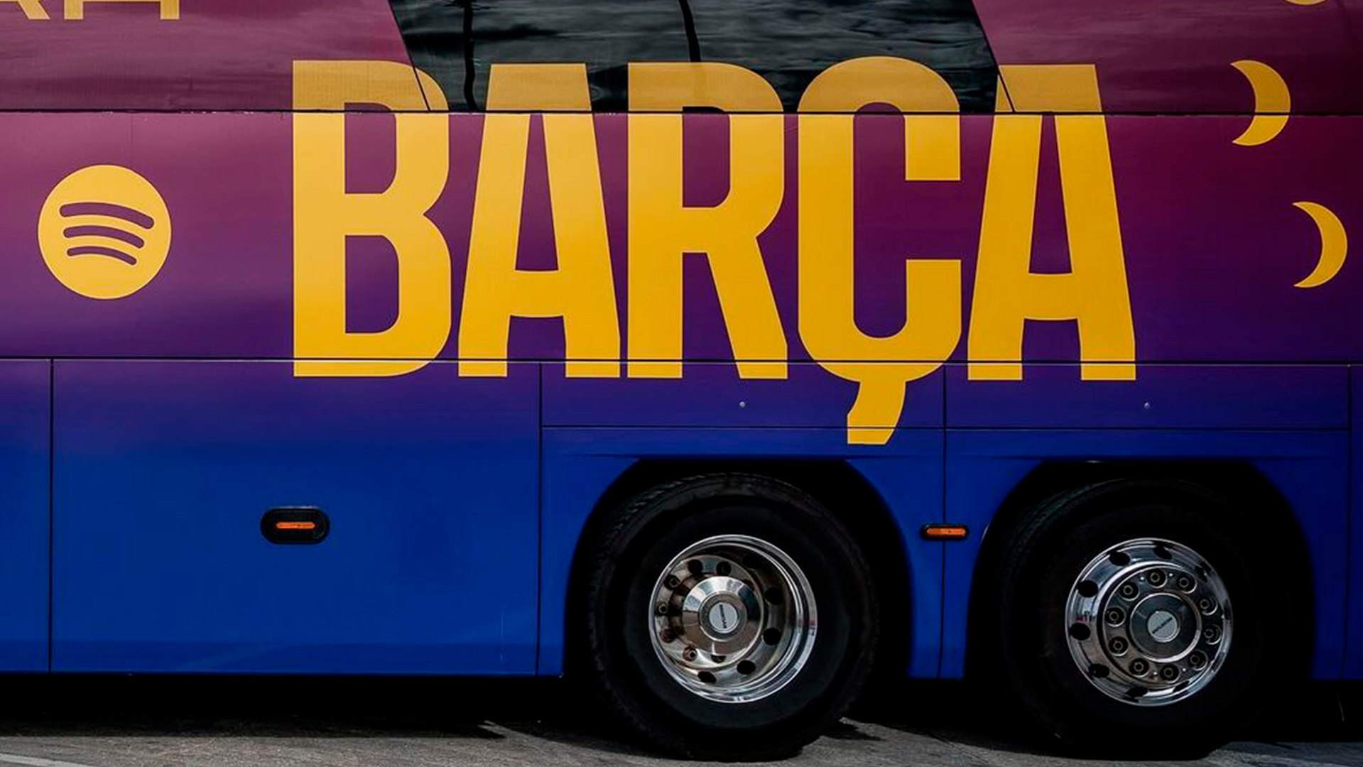 El Barcelona presume nuevo diseo del bus con el que irn a jugar El Clsico en el Santiago Bernabu 