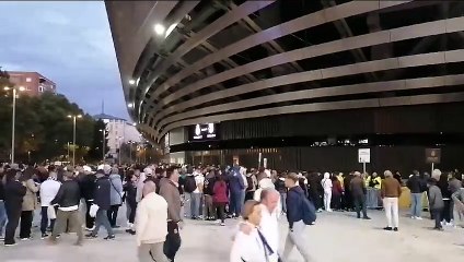 Así luce el Bernabéu dos horas antes del Clásico