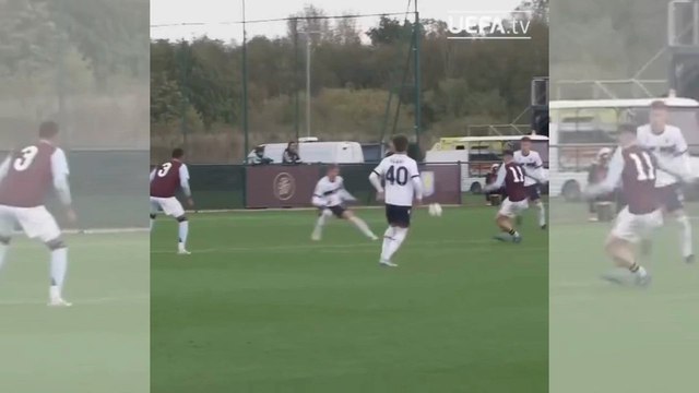 Canterano del Aston Villa imita festejo de Jhon Durán
