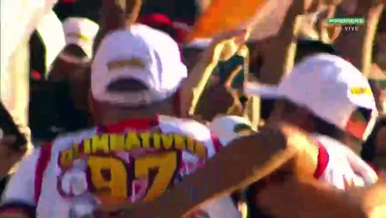Zagueiro Wagner Leonardo é flagrado curtindo Vi...