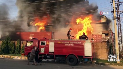 Pakistan’da kağıt fabrikasında yangın: 11 itfaiye görevlisi yaralandı