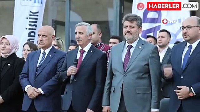 Evine kavuşan depremzede: Yaşadıklarımızdan sonra bizim için çok iyi oldu, Allah devletimize zeval vermesin