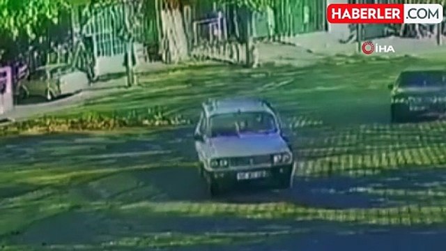El Freni Çekilmeyen Otomobil Bahçeye Uçtu