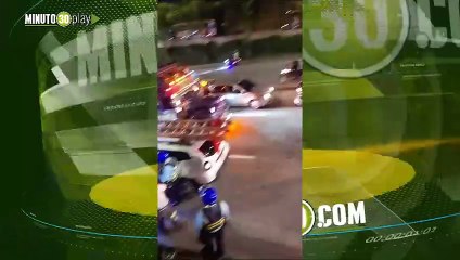 Un taxi se lleva varios vehículos por delante, accidente en el deprimido de San Juan