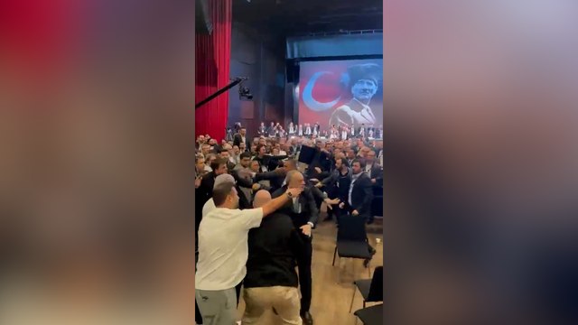 Beşiktaş kongresinde yumruklu kavga