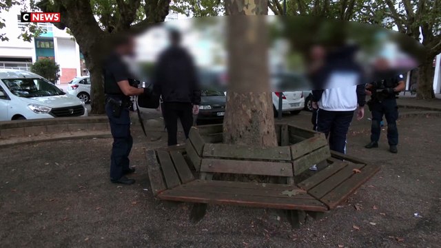 Grenoble : Regardez les dealers qui lancent une campagne de publicité au sein de l'Université avec les tarifs des différentes drogues et les... horaires d'ouverture et de livraison !