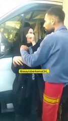 Cüzdan çalan kadın pazarcılar tarafından yakalandı
