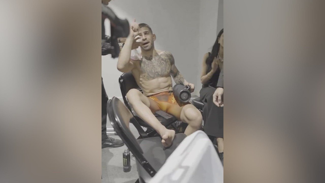 TOPURIA celebra la VICTORIA en el VESTUARIO junto a SERGIO RAMOS, OMAR MONTES, MERAB...