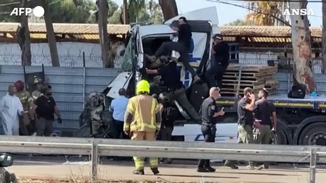 Camion contro passanti a nord di Tel Aviv, oltre 40 feriti