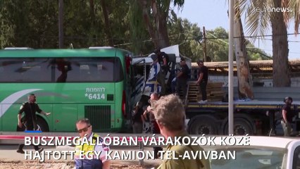Tel-Aviv: buszmegállóban várakozók közé hajtott egy kamion