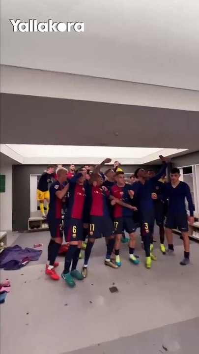 تشيزني حارس برشلونة يُدخن في غرفة الملابس بعد الفوز على ريال مدريد في الكلاسيكو 