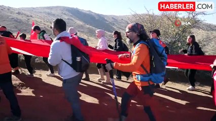 Dinek Dağı'nda Cumhuriyet Coşkusu Zirveye Taşındı