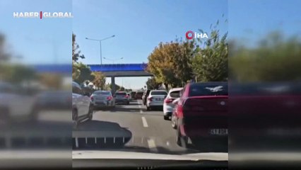 Kaza nedeniyle tıkanan yola fermuarlı çözüm