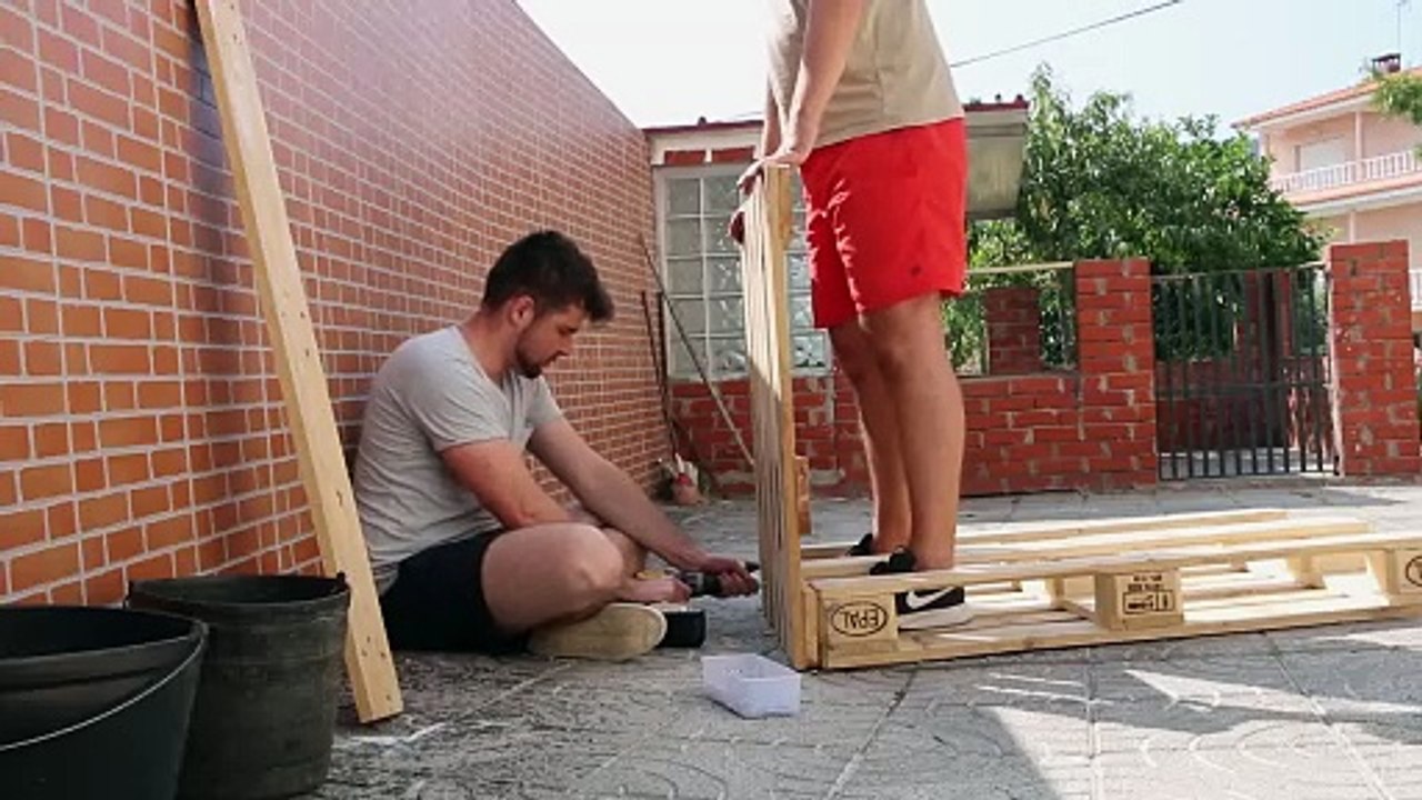 How to make a Simple Table - DIY Pallet