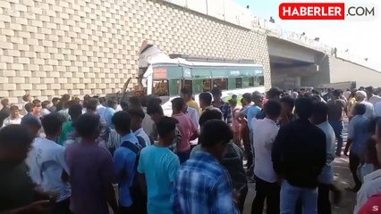 Hindistan'da kontrolden çıkan otobüs tünel duvarına çarptı: 12 kişi öldü, 40 kişi yaralandı