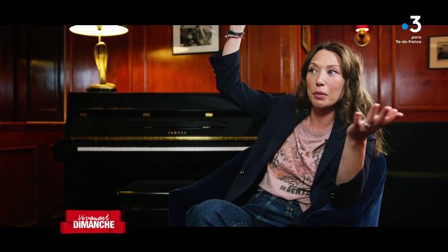 David Hallyday a vu les images de son clip J'ai quelque chose à vous dire David Hallyday dans l'émission Vivement Dimanche