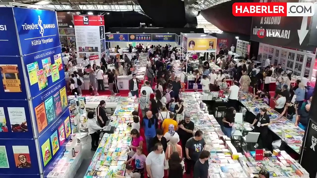 Antalya Kitap Fuarı'nda İlker Başbuğ'un Söyleşisi Büyük İlgi Gördü