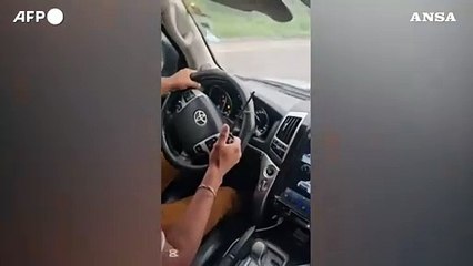 Bolivia, spari contro l'auto dell'ex presidente Morales: ferito l'autista