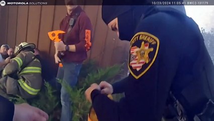 Ohio, donna rimane intrappolata nel seminterrato della casa in fiamme: il difficile salvataggio