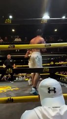 Vio que estaba perdiendo y le dio una patada al rival, terminò descalificado